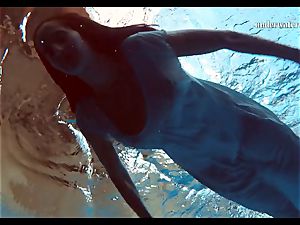 Piyavka Chehova giant bouncy edible bumpers underwater