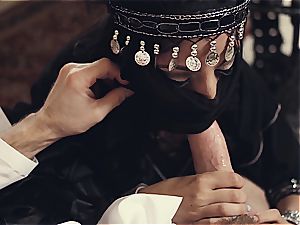 Arab wifey disciplined by super-naughty husband